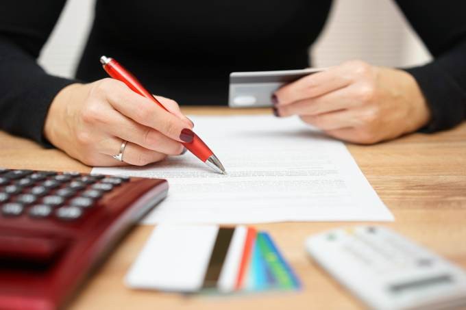 7 passos para sair das dívidas