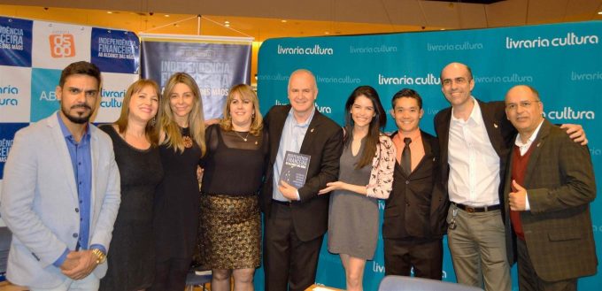 Conquistas marcam lançamento de livro com educadores financeiros no Teatro Eva Herz