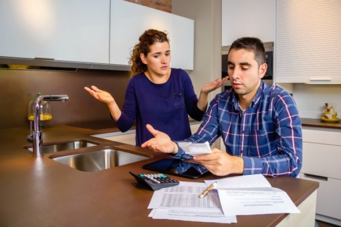 Como casais podem evitar brigas por dinheiro?