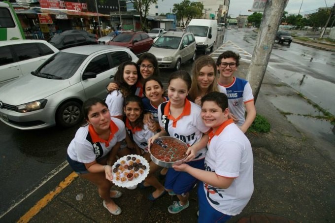 Estudantes amazonenses realizam feira ‘teen’ para pagar acampamento em São Paulo