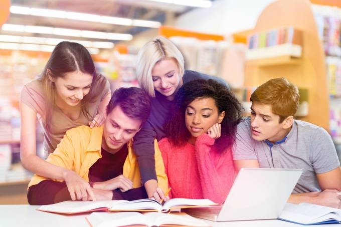 Bancos criam programas para educação financeira de jovens