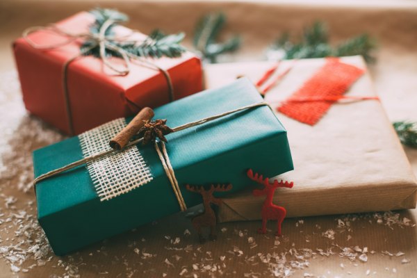 Saiba como comprar ótimos presentes de Natal sem perder tempo