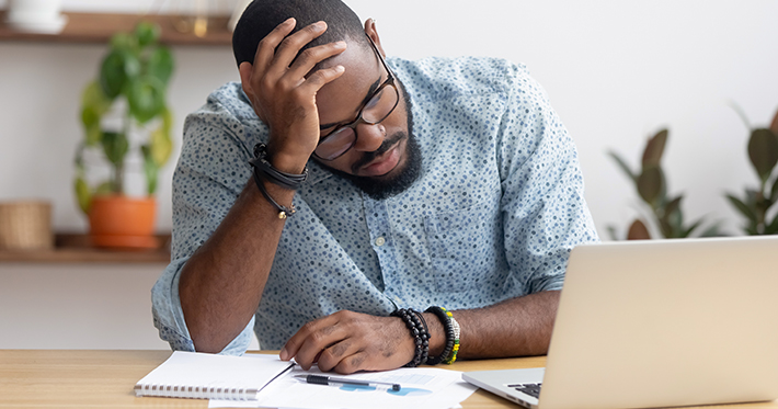 Parcelar é opção para endividados no início do ano, diz especialista