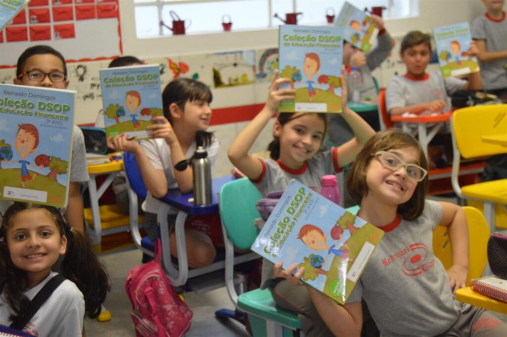 Mais de 85 mil alunos aprendem educação financeira nas escolas