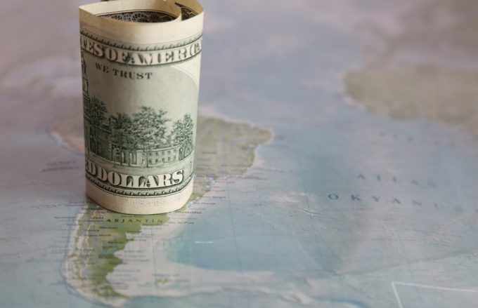 Dólar nas alturas: viagem de fim de ano em risco?