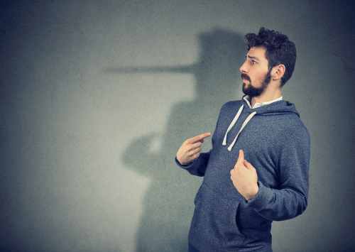 1º de abril: cinco mentiras que as pessoas contam a si mesmas para consumir sem culpa