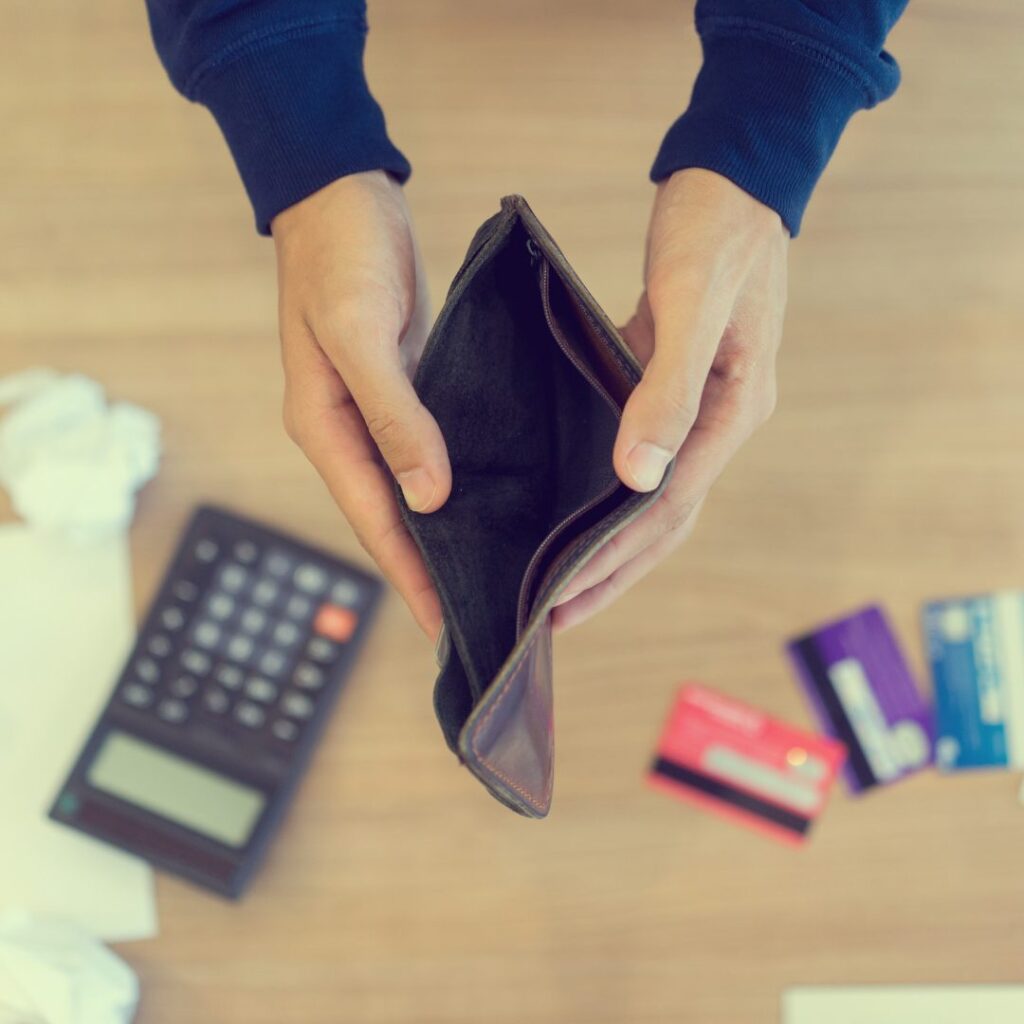 74% de brasileiros endividados